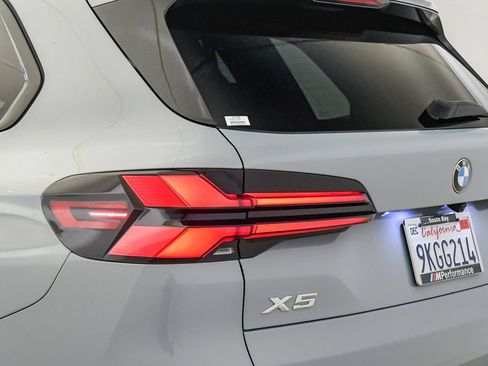 Used 2024 BMW X5 sDrive40i w/ M Sport Package RWD image 12