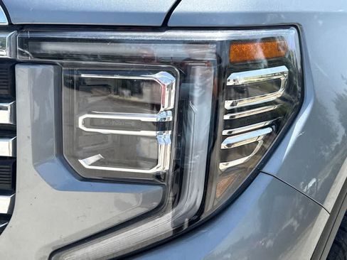 Used 2024 GMC Sierra 1500 SLT w/ SLT Convenience Package AWD/4WD image 9
