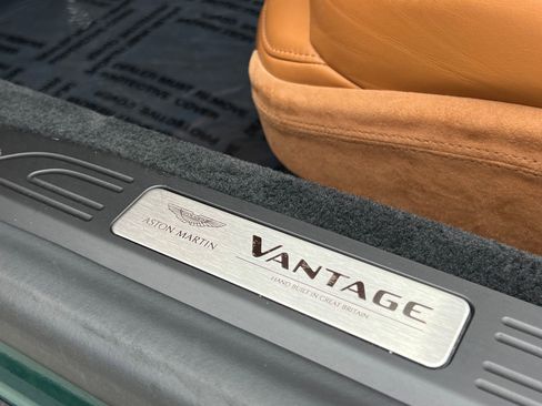 Used 2023 Aston Martin V8 Vantage Roadster RWD image 41
