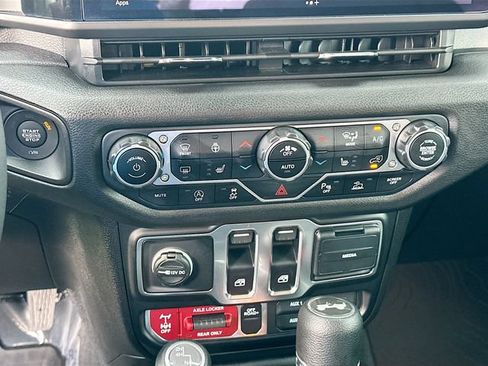 Used 2025 Jeep Wrangler Sport AWD/4WD image 15