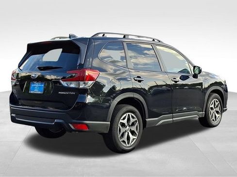 Used 2023 Subaru Forester Premium AWD/4WD image 6