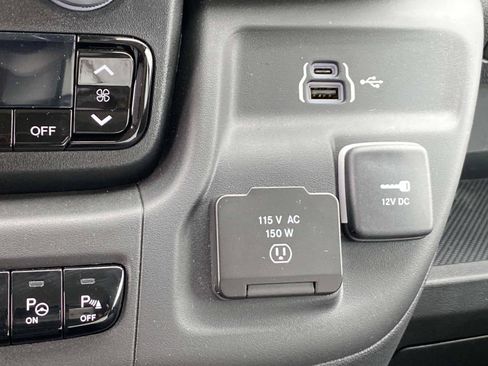 Used 2025 RAM ProMaster 3500 w/ Quick Order Package 22H SLT+ FWD image 15
