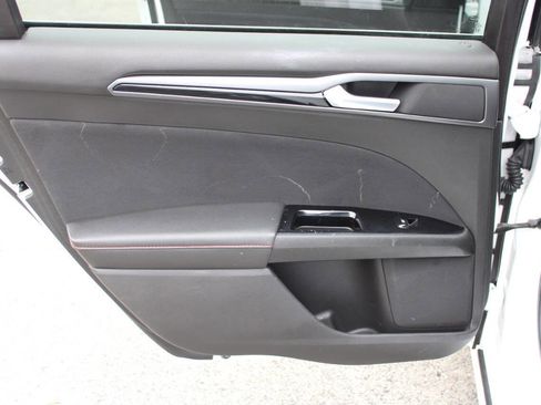 Used 2015 Ford Fusion SE w/ Equipment Group 201A FWD image 29