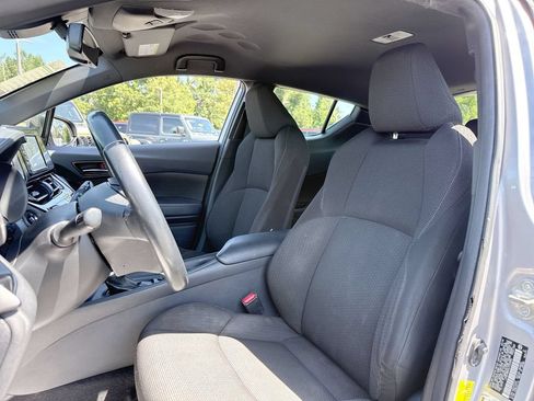 Used 2018 Toyota C-HR XLE FWD image 14