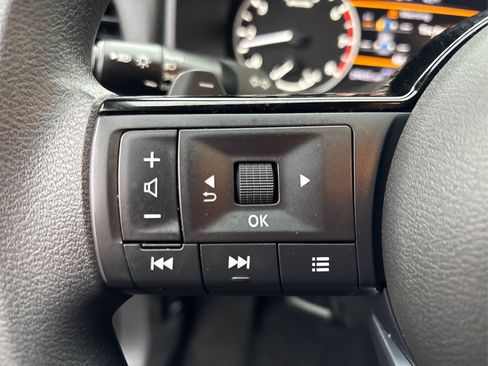 Used 2023 Nissan Rogue SV image 26