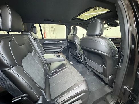 New 2025 Jeep Grand Cherokee L Altitude image 4