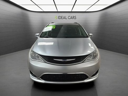 Used 2020 Chrysler Pacifica Touring-L FWD image 8