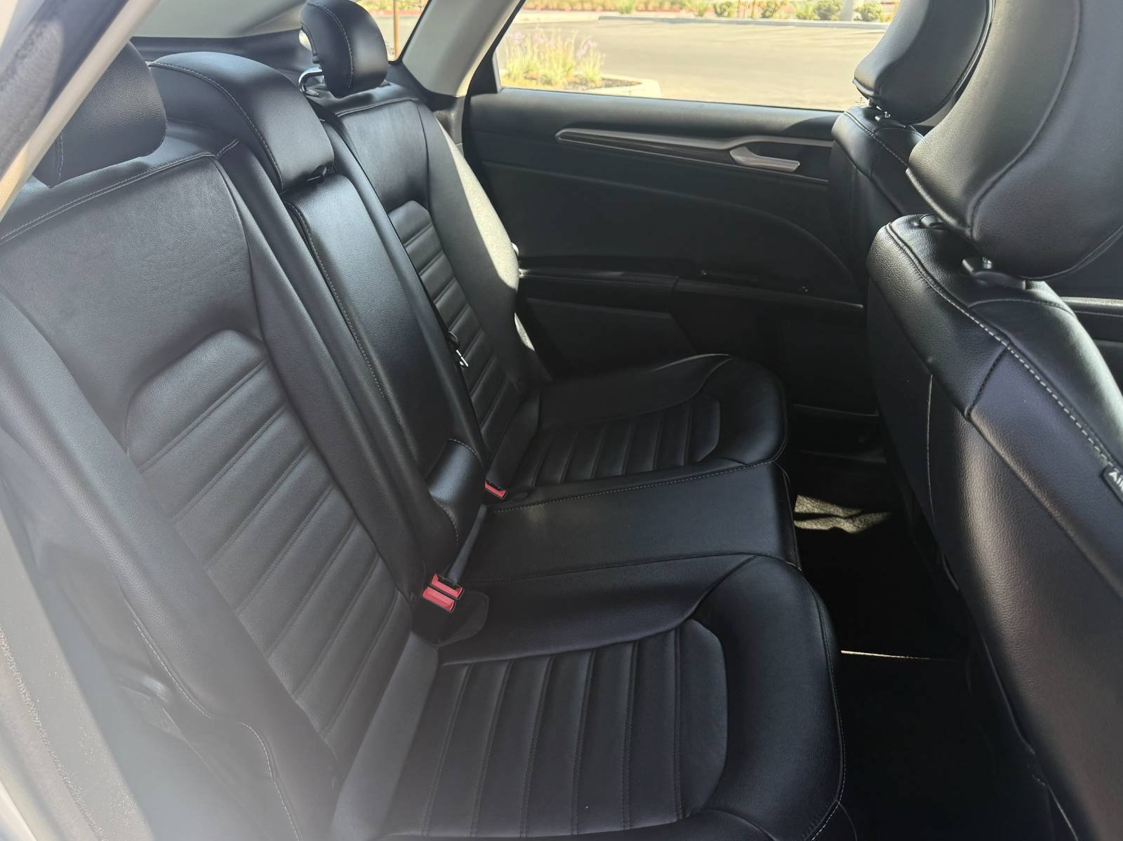 Used 2018 Ford Fusion SE w/ Equipment Group 602A FWD image 17