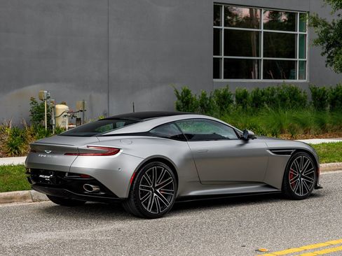 Used 2024 Aston Martin DB12 Coupe RWD image 7