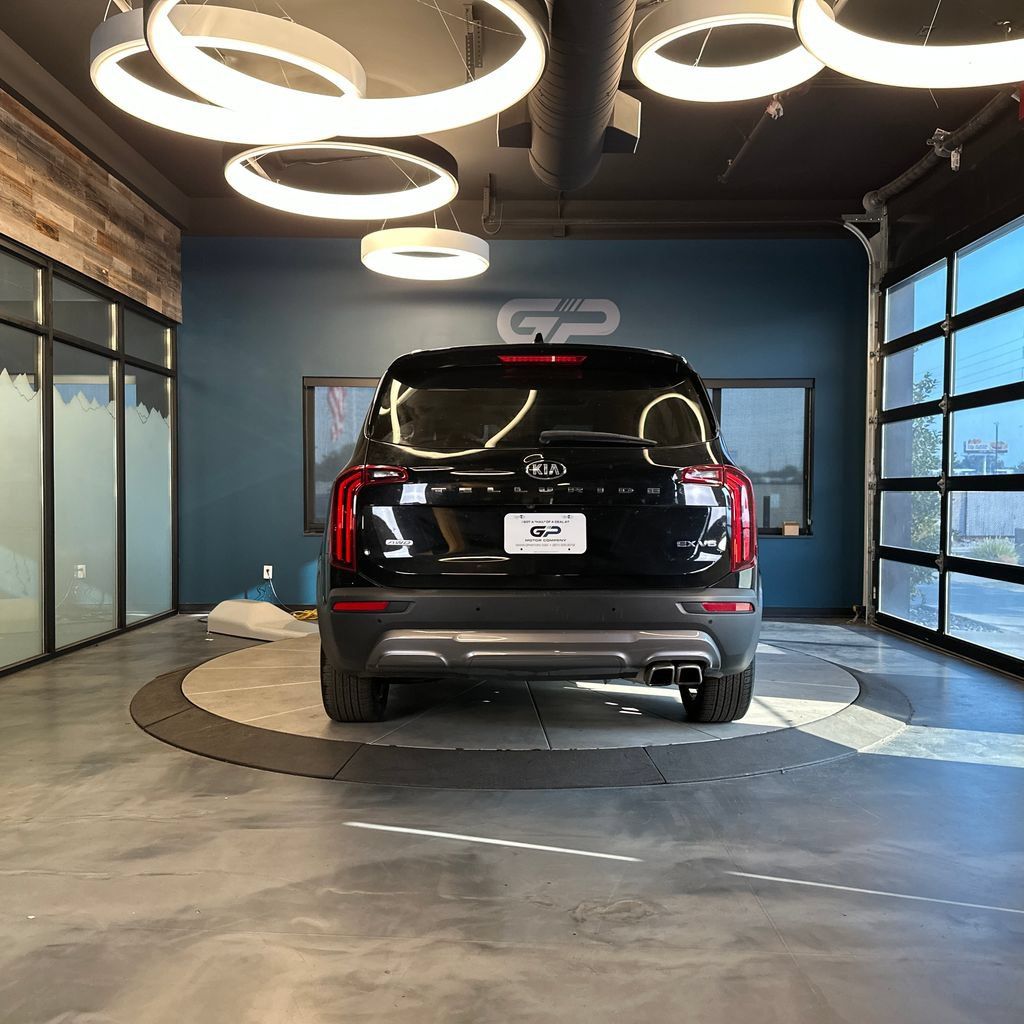 Used 2020 Kia Telluride EX w/ EX Premium Package AWD/4WD image 4