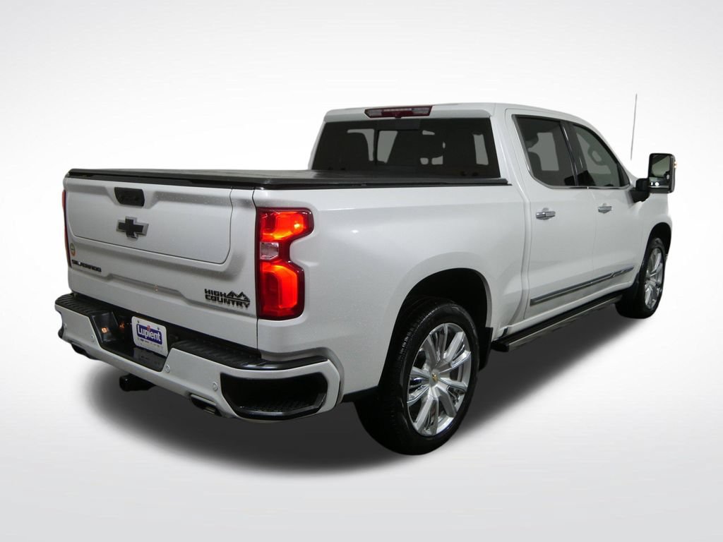 Used 2024 Chevrolet Silverado 1500 High Country w/ High Country Premium Package AWD/4WD image 3