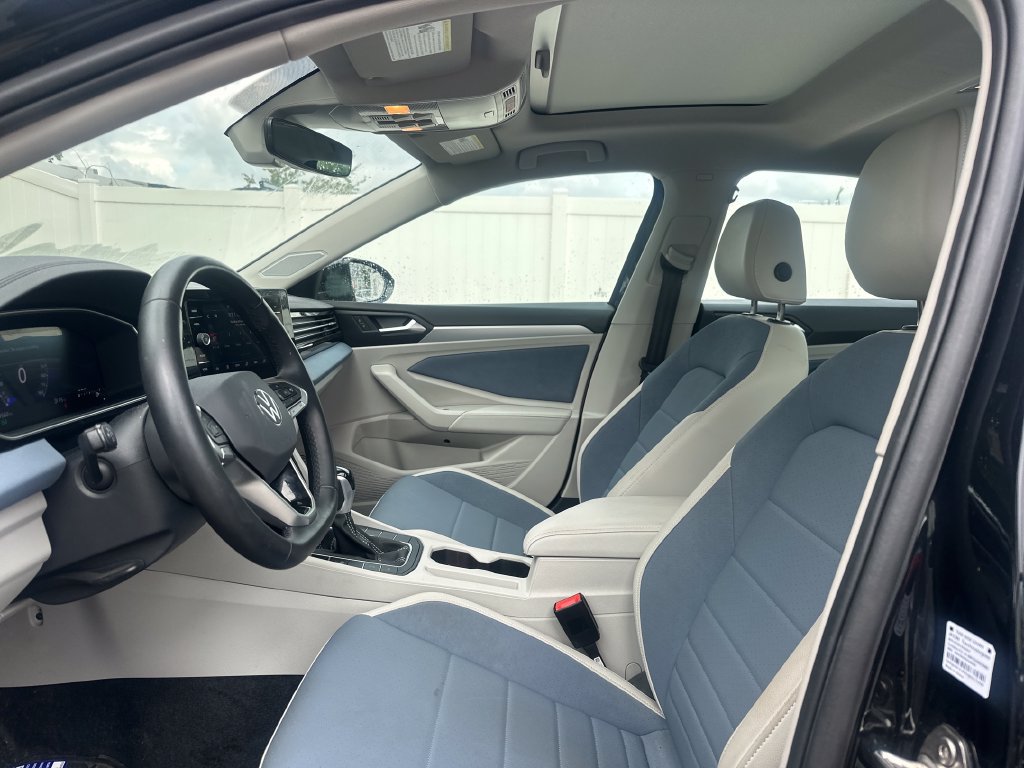 Used 2025 Volkswagen Jetta SE w/ Sunroof Package FWD image 40