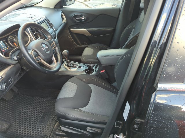 Used 2018 Jeep Cherokee Latitude w/ Cold Weather Group AWD/4WD image 5