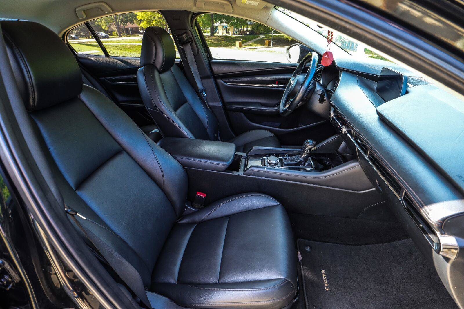 Used 2019 MAZDA MAZDA3 Sedan w/ Preferred Package FWD image 37
