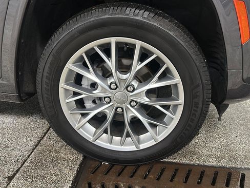 Used 2022 Jeep Grand Cherokee Summit w/ Luxury Tech Group V image 12