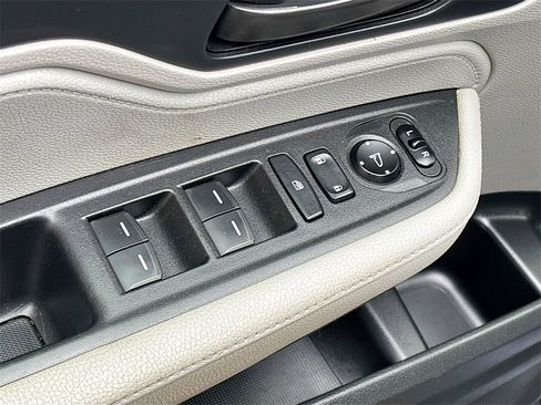 Used 2018 Honda Odyssey EX image 17