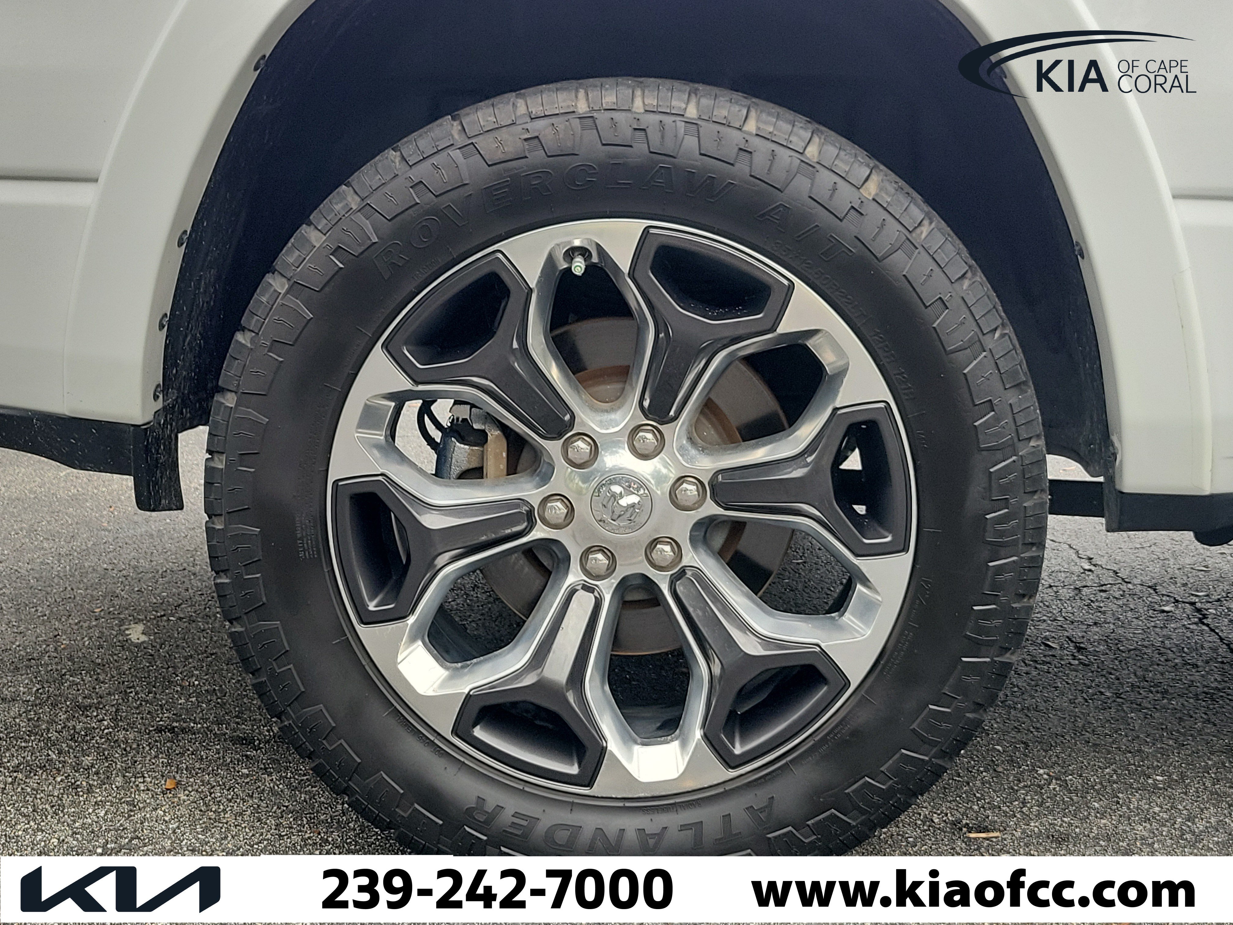 Used 2022 RAM 1500 Limited w/ Body Color Bumper Group AWD/4WD image 9