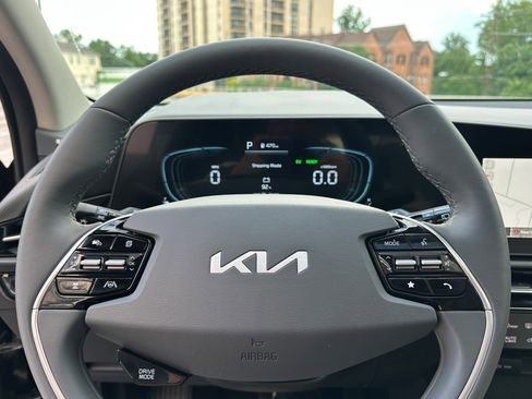 New 2025 Kia Niro SX image 25