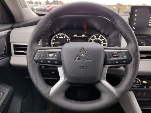 New 2025 Mitsubishi Outlander SE image 6
