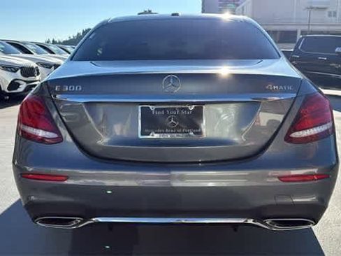 Used 2017 Mercedes-Benz E 300 4MATIC image 7