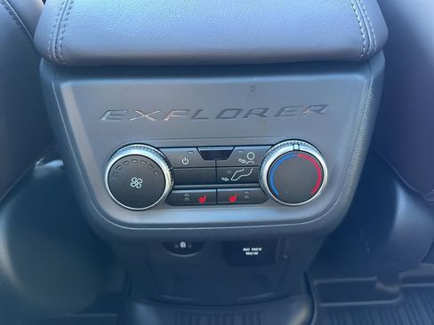 Used 2025 Ford Explorer Platinum image 15