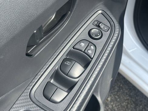 Used 2025 Nissan Versa S w/ Trunk Package image 16