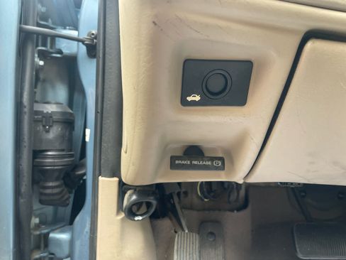 Used 2005 Ford Taurus SE FWD image 22