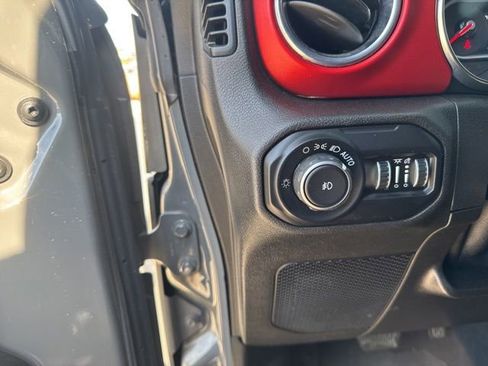 Used 2019 Jeep Wrangler Unlimited Rubicon AWD/4WD image 39