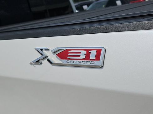 Used 2022 GMC Sierra 1500 SLT AWD/4WD image 9