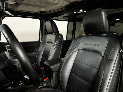 Used 2019 Jeep Wrangler Unlimited Sahara w/ Uconnect 4C Nav & Sound Group AWD/4WD image 13