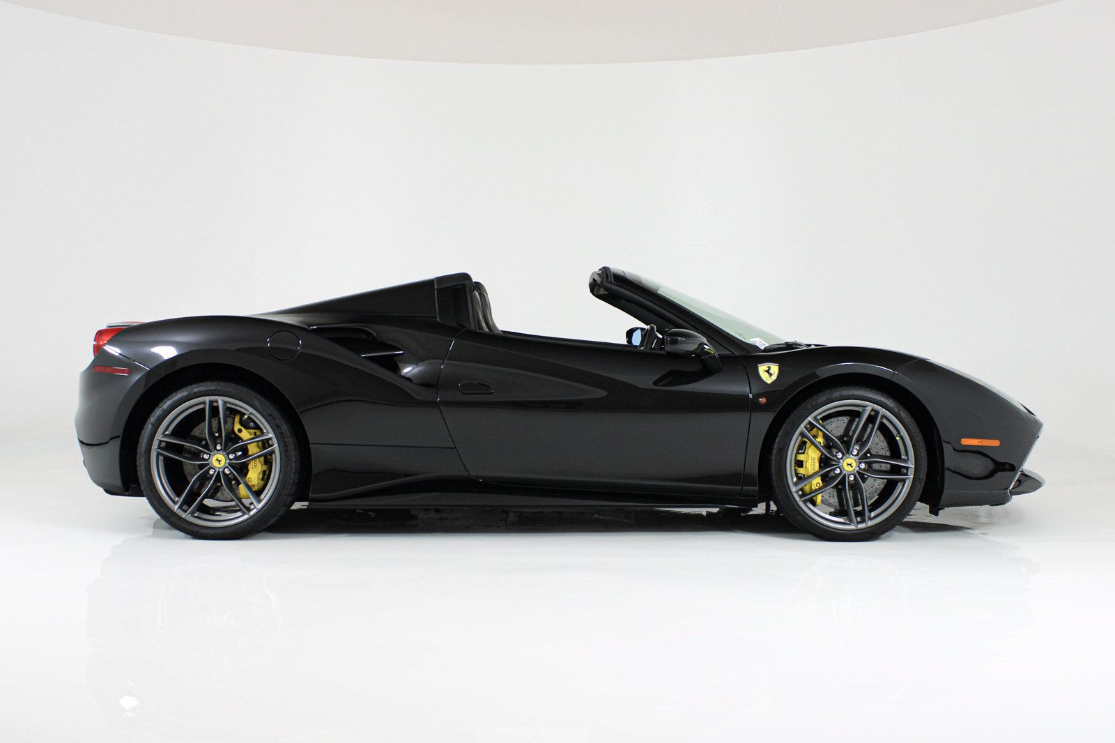 Certified 2017 Ferrari 488 Spider RWD image 12
