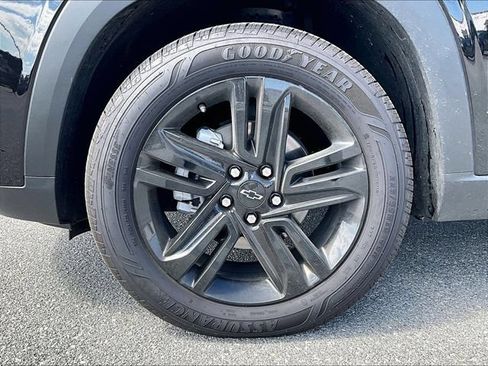Used 2025 Chevrolet Trax ACTIV w/ Sunroof Package FWD image 7