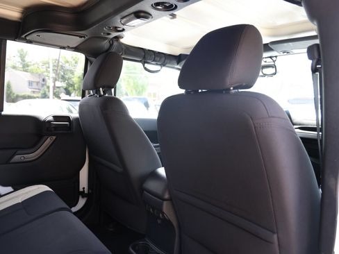 Used 2018 Jeep Wrangler Unlimited Sport S AWD/4WD image 28
