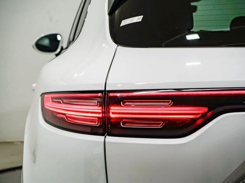 Used 2023 Porsche Cayenne S Platinum image 9