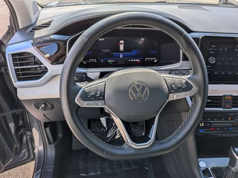 Used 2025 Volkswagen Taos SE FWD image 22