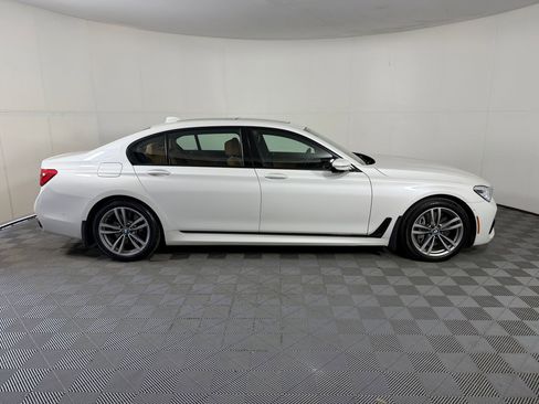 Used 2018 BMW 750i xDrive AWD/4WD image 8