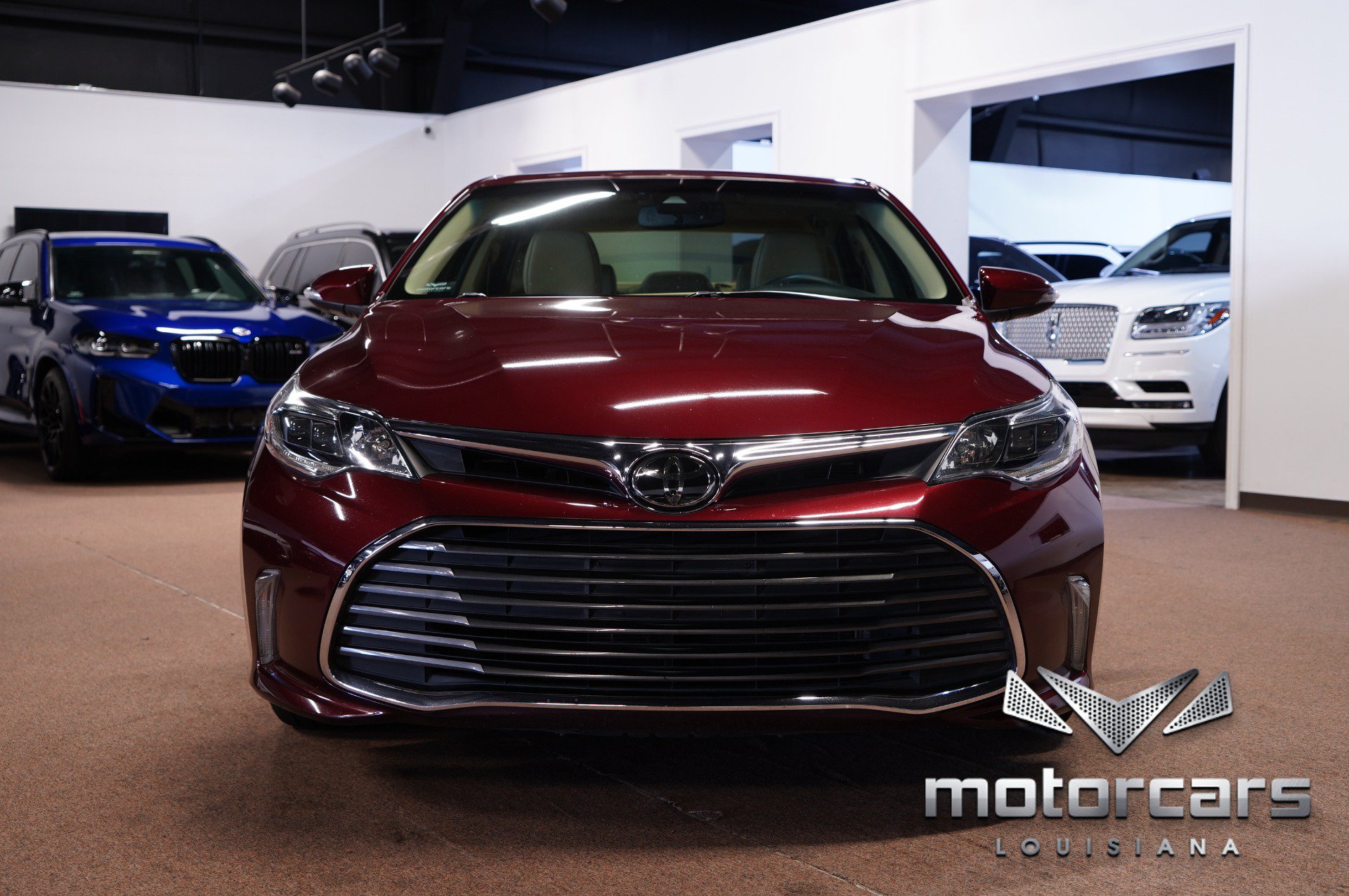 Used 2016 Toyota Avalon Limited w/ Toyota Safety Sense Package FWD image 2