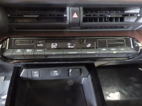Used 2026 Toyota Prius Plug-In Hybrid FWD image 14