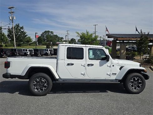 New 2025 Jeep Gladiator Sport w/ Premium Package image 2