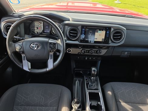 Used 2018 Toyota Tacoma TRD Sport RWD image 8