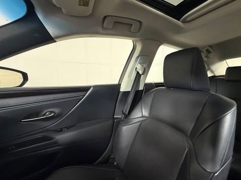 Used 2019 Lexus ES 300h w/ Premium Package FWD image 23