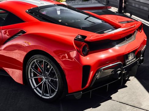 Used 2020 Ferrari 488 Pista Coupe RWD image 17
