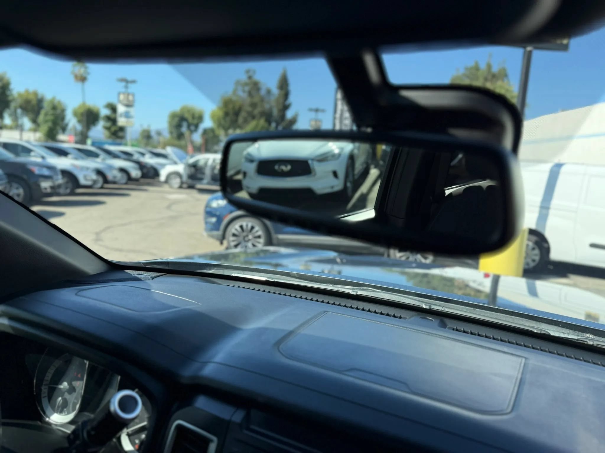 Used 2019 Nissan Titan SV w/ SV Convenience Package AWD/4WD image 34