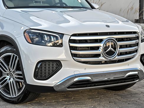Used 2025 Mercedes-Benz GLS 450 4MATIC image 2