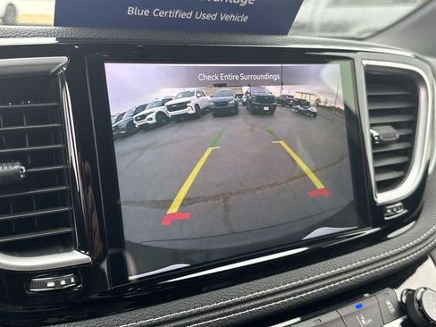 Used 2025 Chrysler Pacifica Limited image 26