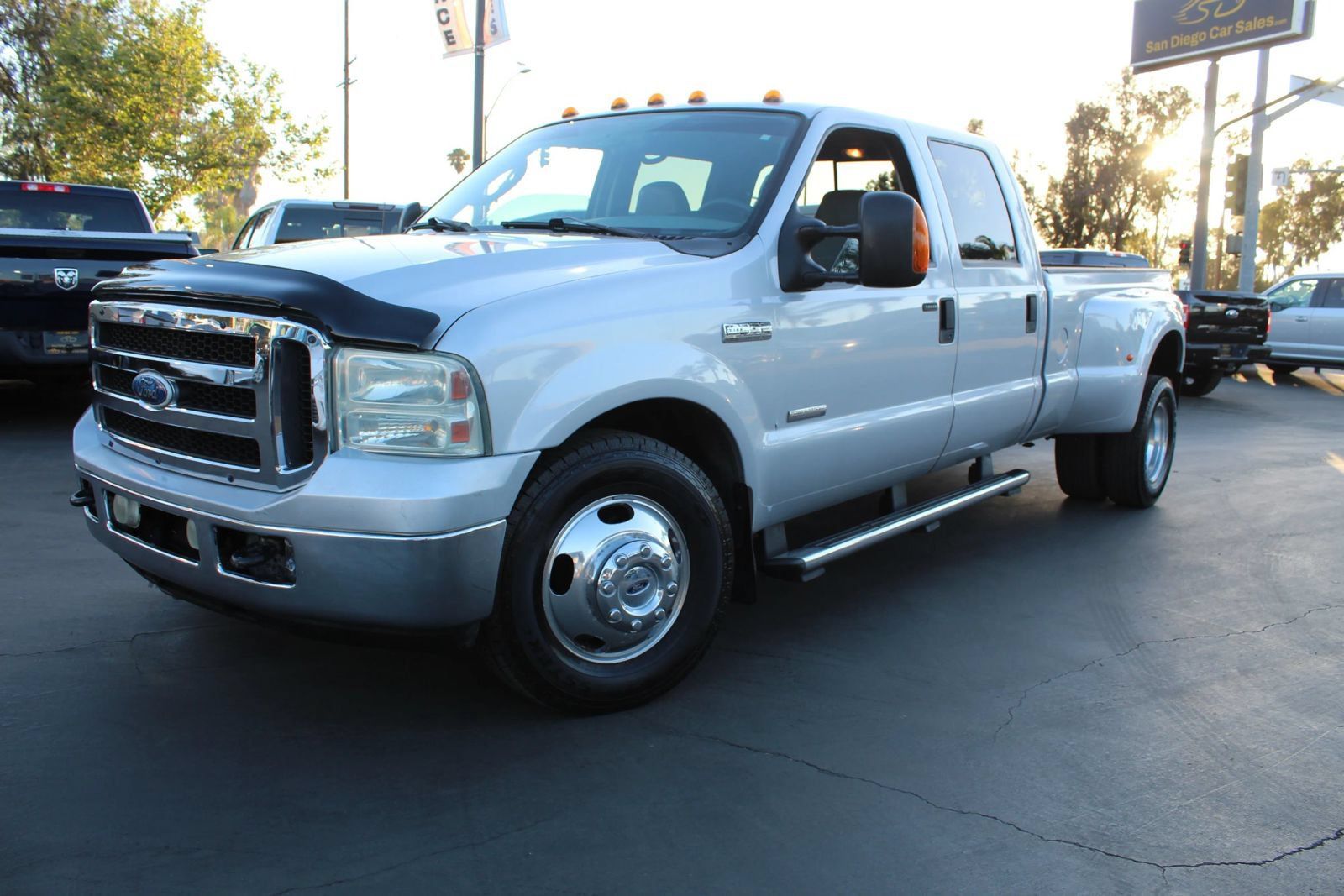 Used 2005 Ford F350 Lariat RWD image 1