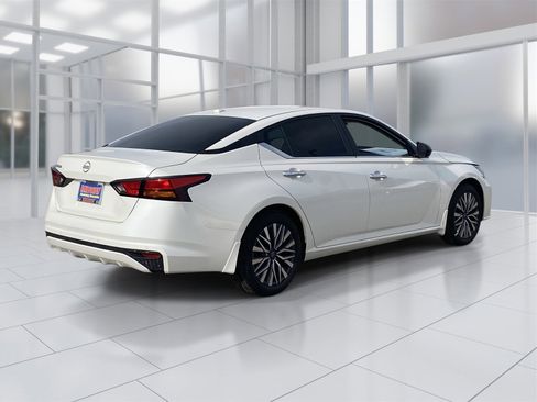 New 2025 Nissan Altima 2.5 SV image 6