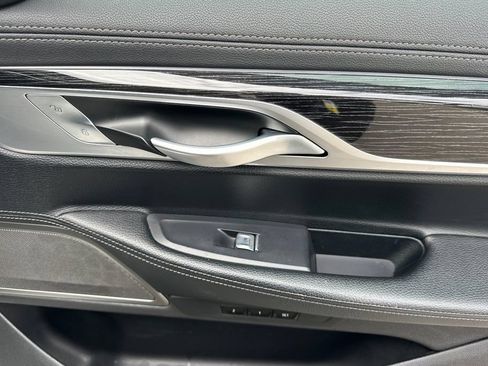 Used 2022 BMW 740i w/ M Sport Package RWD image 18