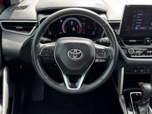 Used 2023 Toyota Corolla Cross XLE w/ Convenience Package AWD/4WD image 15