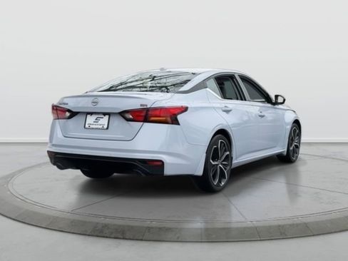 Used 2025 Nissan Altima 2.5 SR w/ SR Premium Package image 5